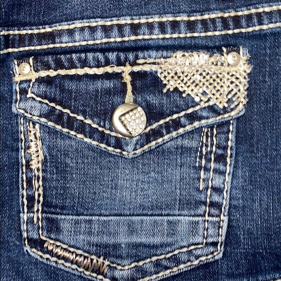 Daytrip BLING Shorts 💖 - Picture 3 of 6